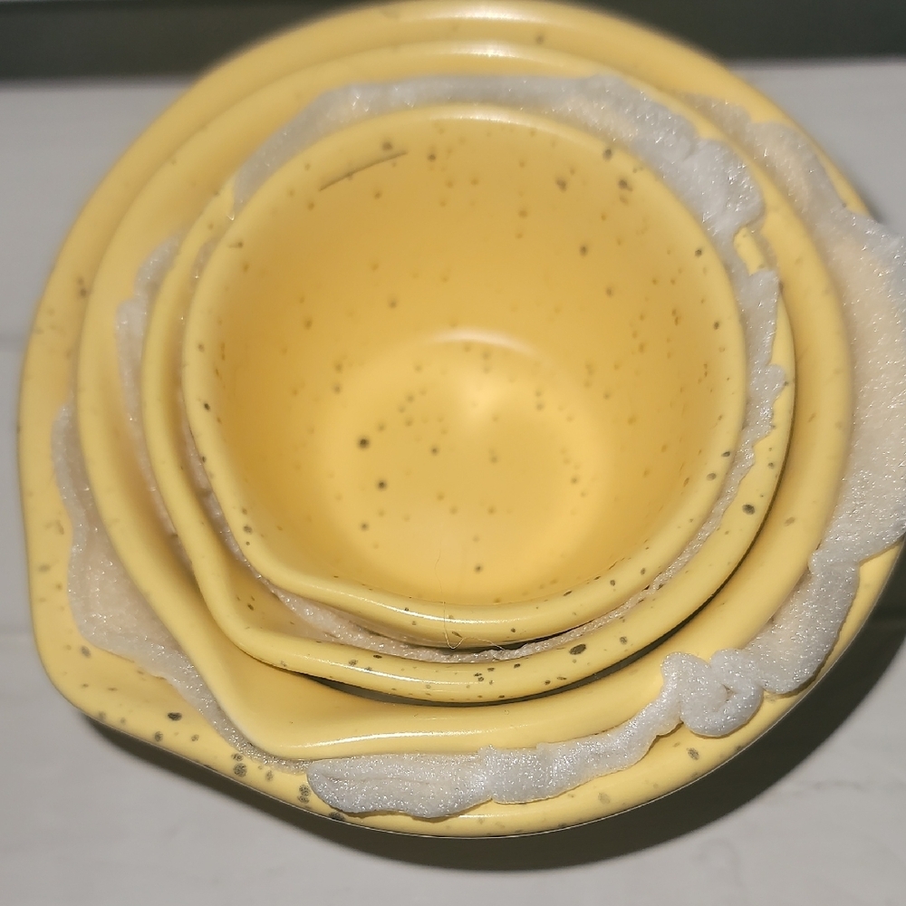 Rae Dunn Yellow Speckled measuring Cups - Picture 3 of 4